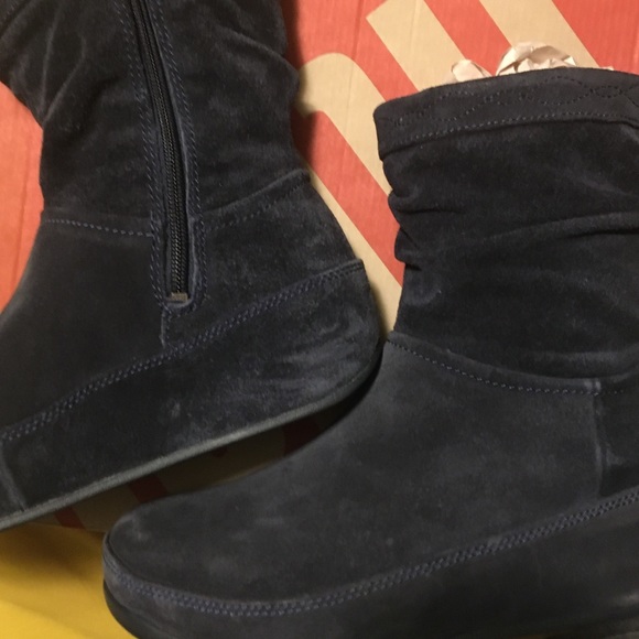 **SOLD**FitFlop Tall Navy Suede Crush Boot Women's Size 7, but Fits Like a 7/8 - Picture 6 of 11